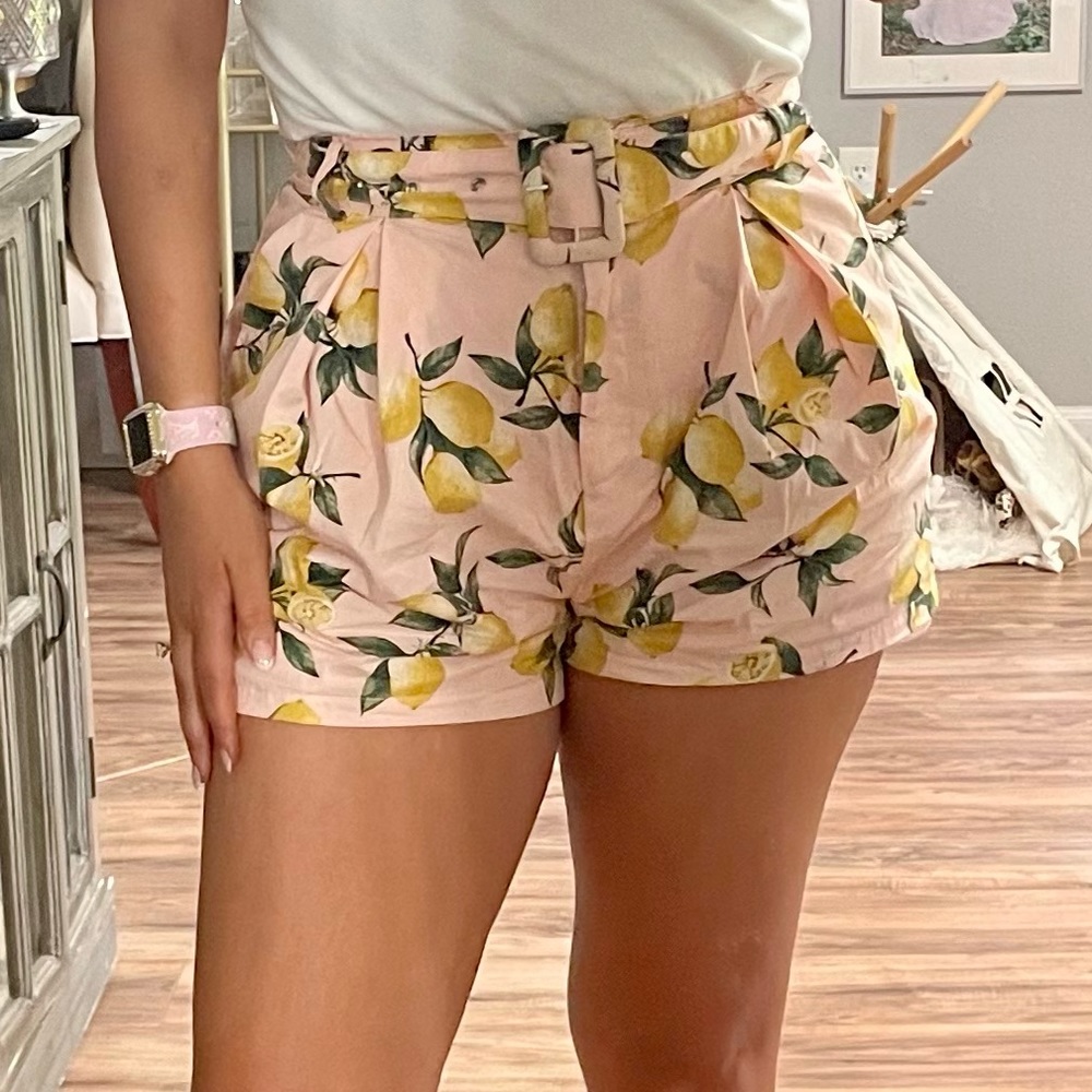 Lemon pleated shorts